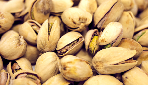 Grind the shelled pistachios and combine with dry ingredients. (Image via pixabay / CC0 1.0)