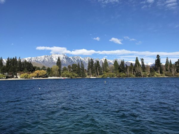 Lake Wakatipu and Remarkable Mountains, Queenstown. (Image: Coekon via wikimedia CC BY-SA 4.0)