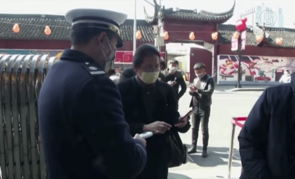 A police officer at a checkpoint in Harbin, northeastern China. (Image: YouTube/Screenshot)
