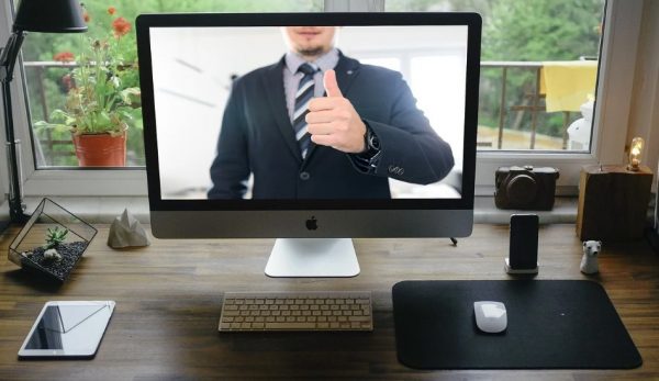 Always conduct regular online meetings. (Image: Pixabay / CC0 1.0)