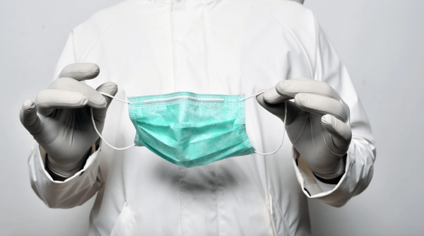 Businesses dealing in medical supplies like masks are likely to see good revenues. (Image: Pixabay / CC0 1.0)