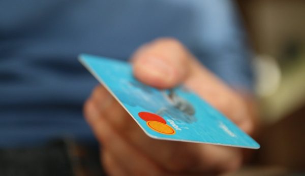 Prioritize eliminating high-interest rate debt like credit cards and so on. (Image: pixabay / CC0 1.0)