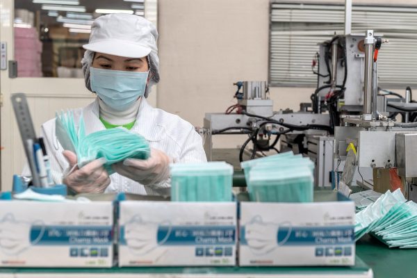 With population of 23.8 million, Taiwan has been producing more than 10 million masks per day since March.(Image: Office of the President via Flickr CC BY 2.0 )