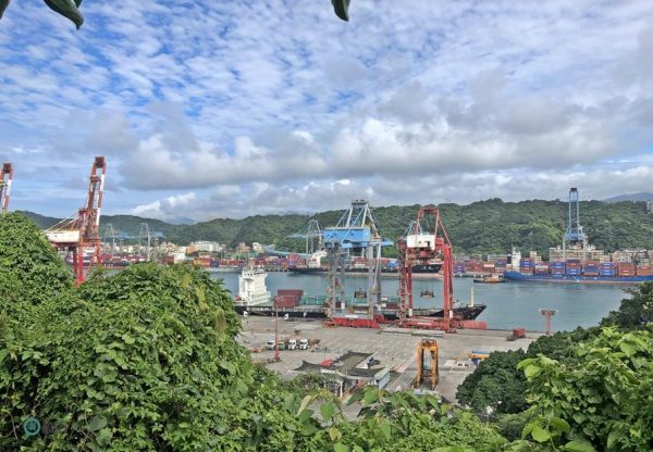 The small park above the Fairy Cave is good spot to overview the Keelung Harbor. (Image: Billy Shyu / Vision Times)