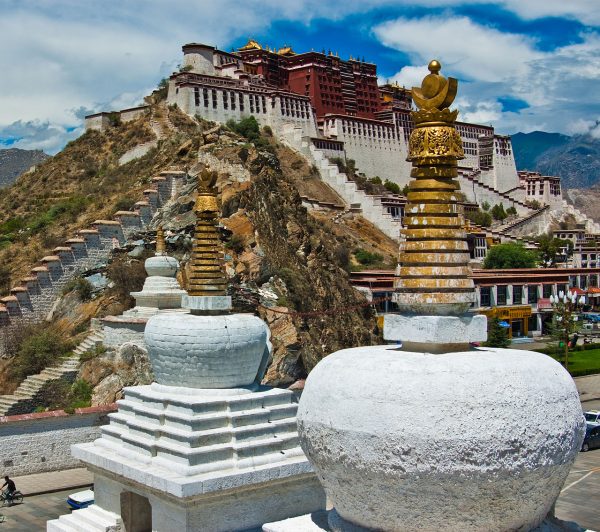 View of the Potala from the former Lhasa West Gate. (Image: Antoine Taveneaux via Wikimedia CC BY-SA 3.0)