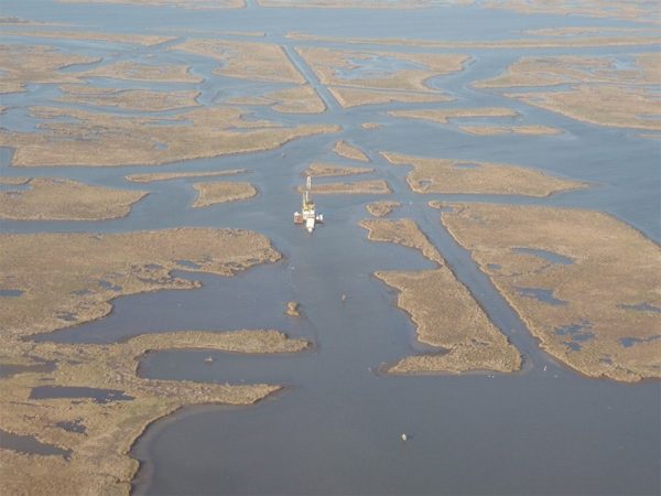 Salt marshes about 30 miles (50 km) southeast of New Orleans are vulnerable to drowning. (Image: Torbjörn Törnqvist)