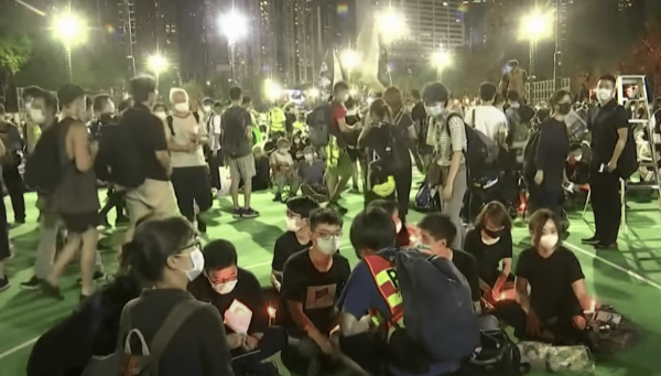 On the night of June 4 during the candlelight vigil, a handful of policemen mingled among the crowd as civilians. They did not intervene. (Image: YouTube/Screenshot)