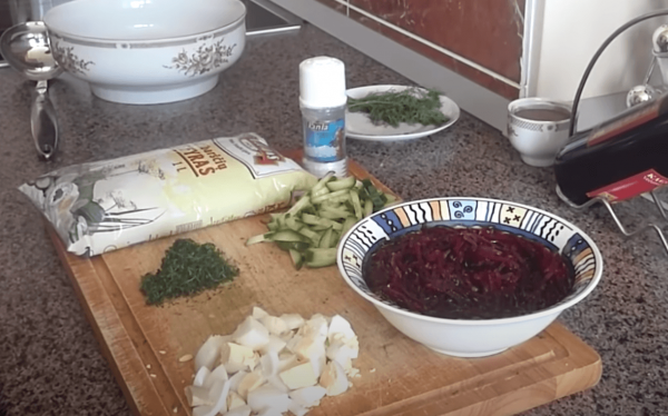 To prepare Lithuanian cold beet soup, you will need the following – 1 pound of peeled red beets, 4 cups of buttermilk, 1 cup sour cream, 2 medium cucumbers cut into ½ inch pieces, 2 hard-cooked eggs, 2 green onions, ¼ teaspoon salt, some pepper to taste, and fresh chopped dill for garnish. (Image: YouTube/Screenshot)