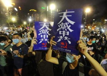 Hongkongers Defy Police Ban to Commemorate Tiananmen Massacre