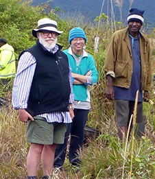 Professor Summerhayes (left) with members of field crew. (Image: University of Otago)