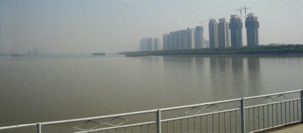 I took the turtle to the nearby Yellow River Bridge. There, I prayed for its behalf and wellbeing to the Buddha and then released it into the river. (Image: KWZ via Wikimedia CC BY-SA 3.0)