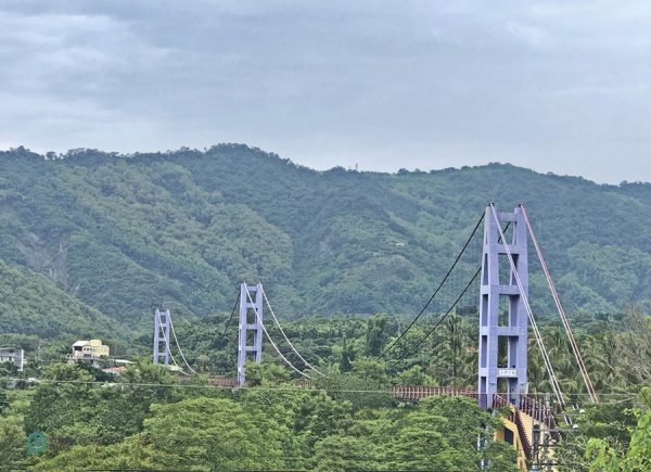 The Yongsing Suspension Bridge near Dazhishan Xuankong Temple. (Image: Billy Shyu / Vision Times)