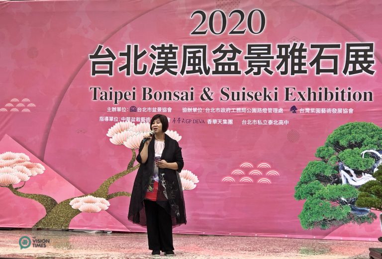 President of Taipei Bonsai Association, Jenny Chang, gives her welcome remarks at the opening ceremony.