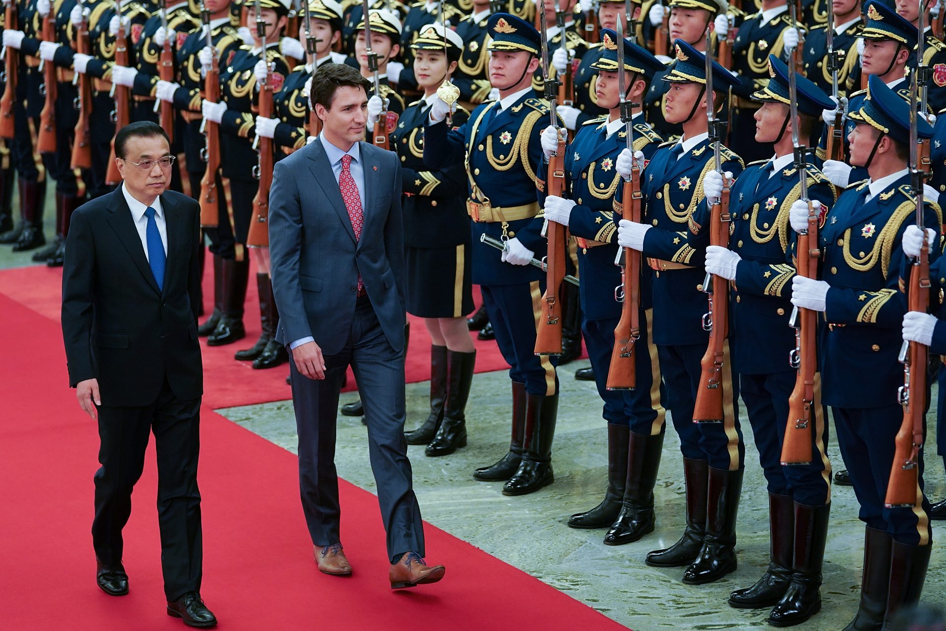 BEIJING, CHINA - DECEMBER 04: Chinese Premier Li Keqiang (L) accompanies Canada's Prime Minister Justin Trudeau (R) to view an honour guard during a welcoming ceremony inside the Great Hall of the People on December 4, 2017 in Beijing, China. At the invitation of Premier Li Keqiang of the State Council of China, Prime Minister of Canada, Justin Trudeau will pay an official visit to China from Dec 3 to 7. (Photo by Lintao Zhang/Getty Images)