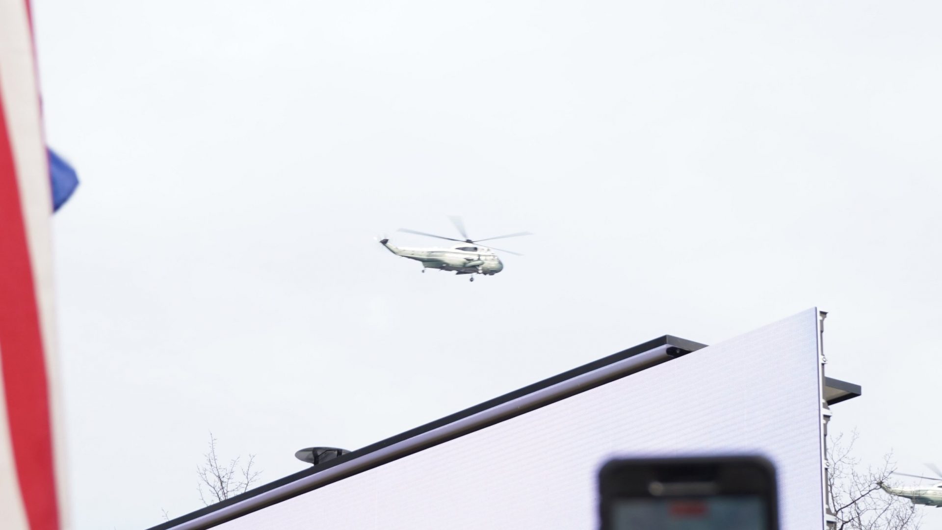 Trump's Marine One fly over crowd
