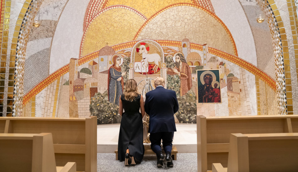 President Trump praying together with his wife at the Saint John Paul II National Shrine.