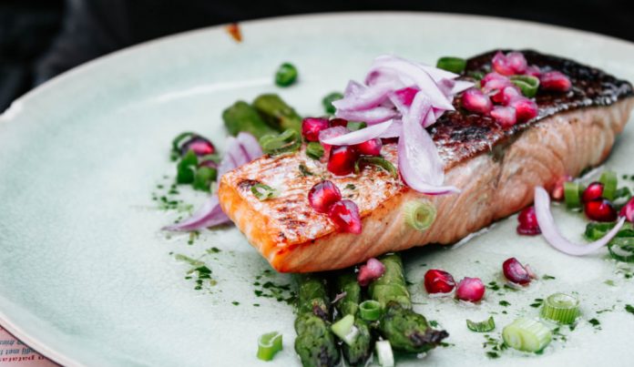 Grilled salmon with asparagus.