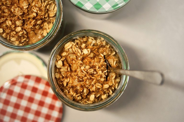 Gluten-free oats contain fiber that will keep blood sugar levels in check.