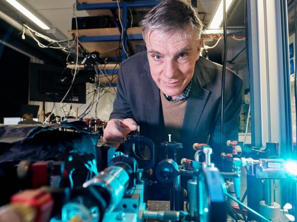 Prof. Dr. Martin Weitz created a Bose-Einstein condensate from light particles (photons).