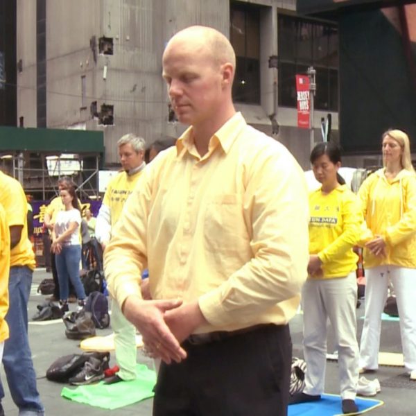 In October, Olympic bronze medalist Martins Rubenis attended the collective morning exercise practice in San Francisco.
