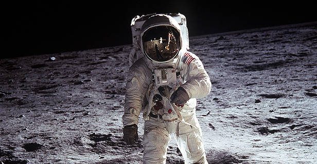 nasa_moon_astronaut
