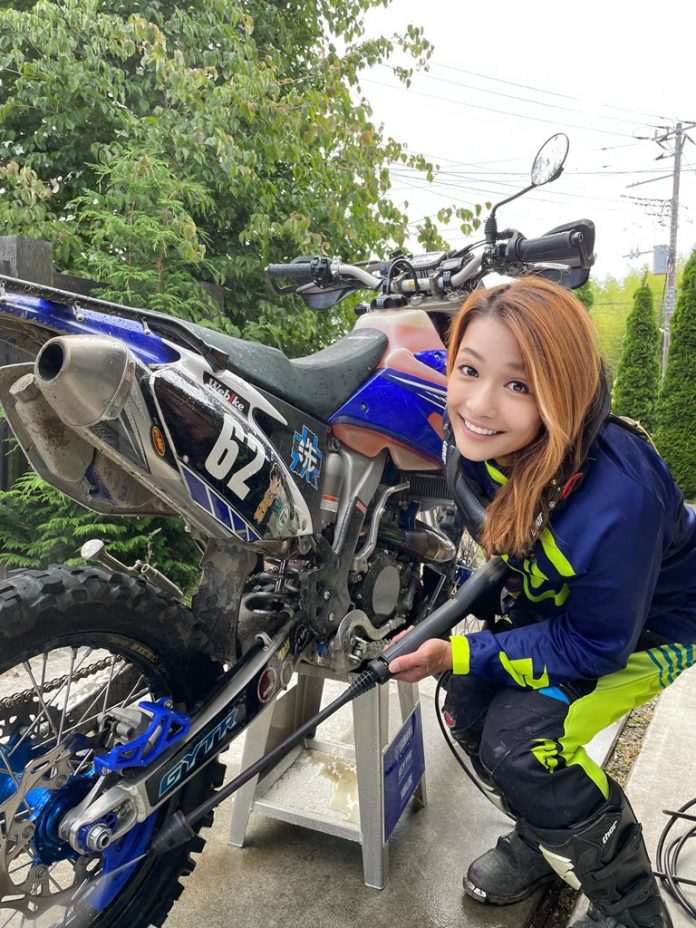 Soya's Twitter following reached 19,000 when he posted as his FaceApp alter ego.