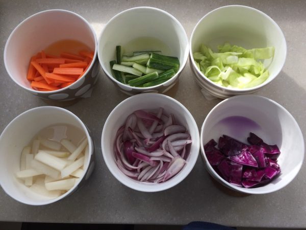 Vegetables for fried meat and pickled vegetables.