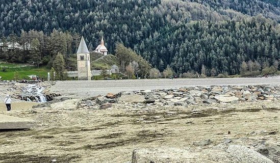This lost village in Italy has seen better days.
