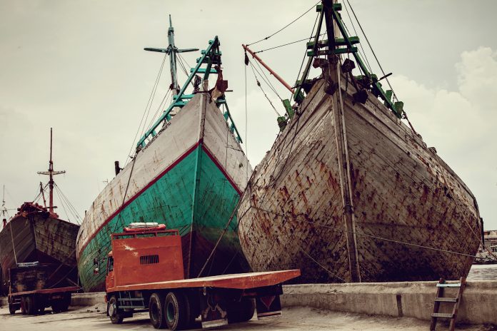 phinisi_boats