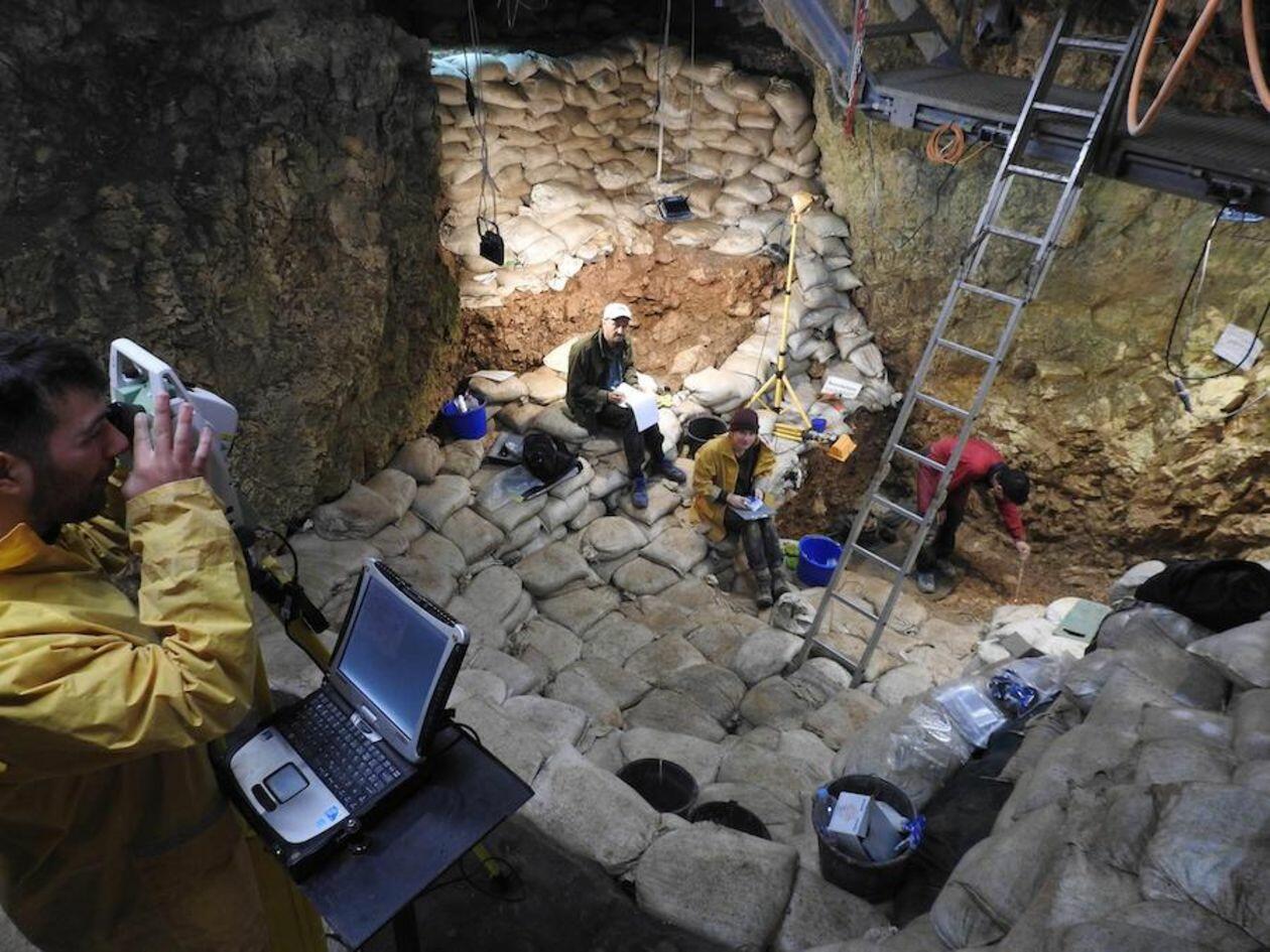 Archaeologists working in Hohle Fels.