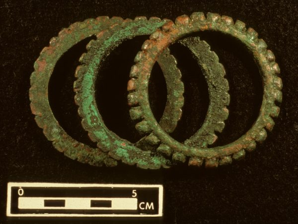 In northern northeast Thailand, bracelets were by far the most popular metal artifacts.