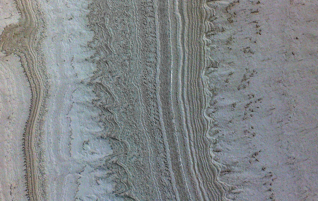 What appears to be lakes on Mars may actually be reflections from clay.