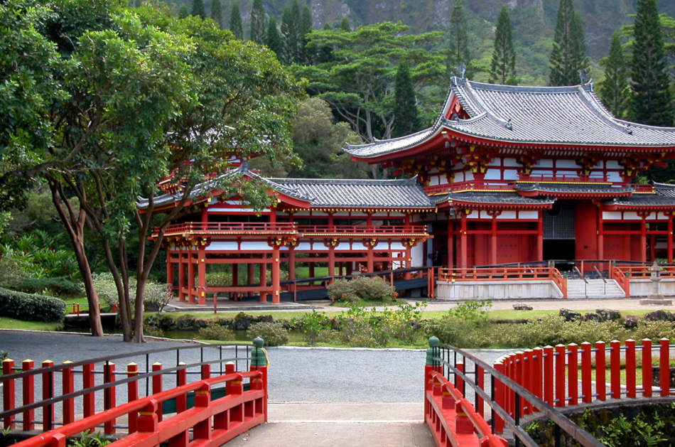 Byodo-In Buddhist Temple, located on Oahu s Windward side, sits amidst lush greenery and against a beautiful misty mountain backdrop.
