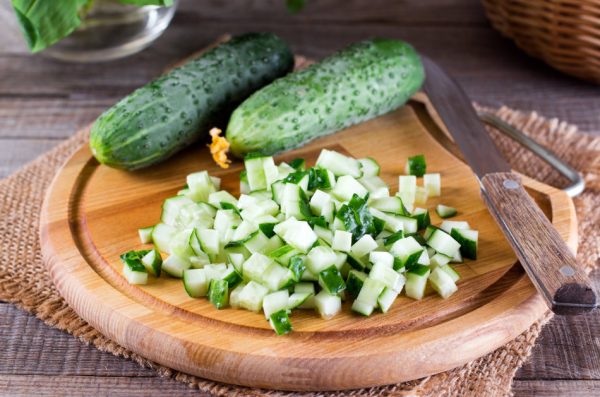 Cucumbers are one of the foods that can reduce uric acid buildup in the body.