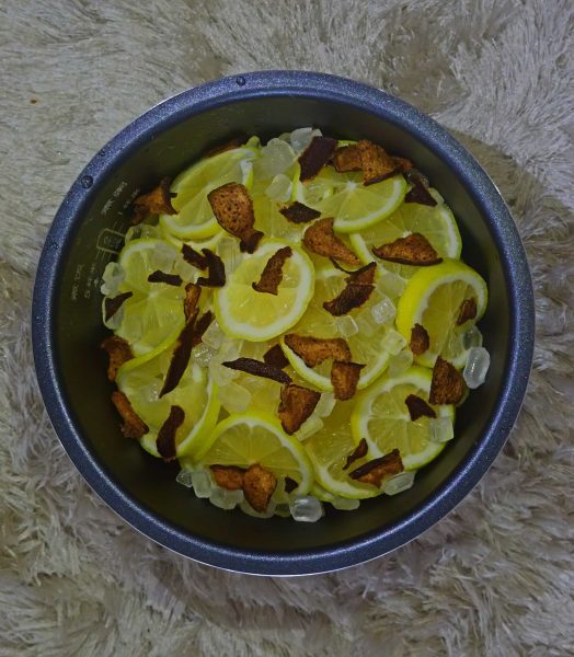 Sun-dried tangerine peels and lemons help rid swelling and reduce excessive body heat and toxins.