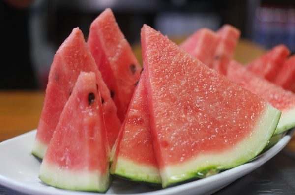 Watermelon is one of the slimming foods that works as a diuretic.