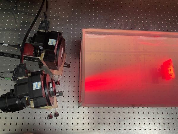To clearly see through murky water, the researchers used a traditional polarization imaging setup to image various objects submerged in turbid water. Combining this simple setup with a new algorithm allowed them.