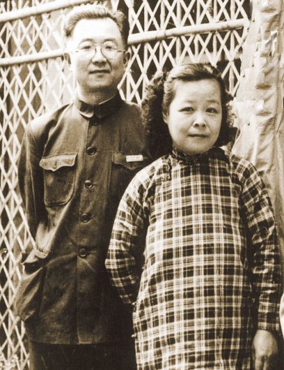 Chinese artist and caligrapher Qi Gong with his wife Baochen.