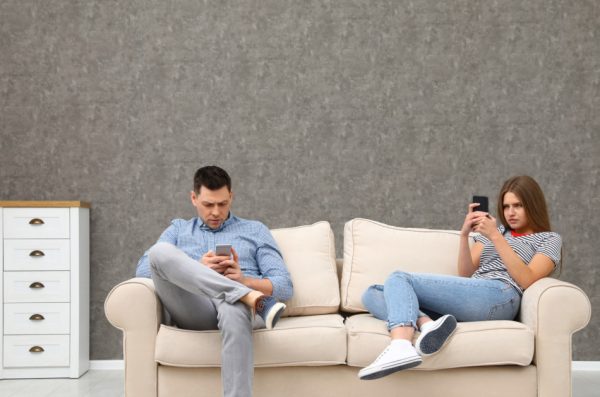 An environment where 'phone snubbing' is common is one of the family environments that can damage your relationship with your partner and your kids.
