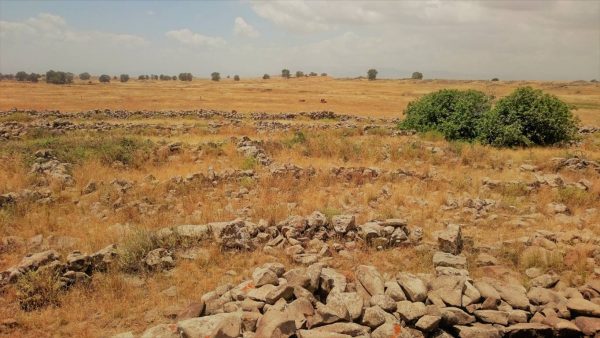 Rujm el-Hiri has been dated to the Early Bronze Age II (3000–2700 B.C.E.) period and is believed to be one of the oldest and largest structures in the region.
