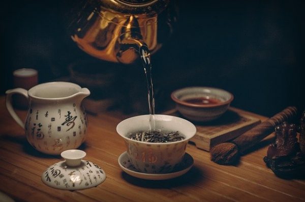 Drinking tea after consuming kelp soup is not recommended.