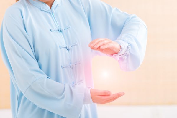 Righteous qi, also known as zheng qi helps balance the amount of negative qi or xi qi in the body.