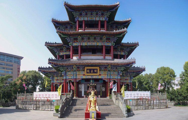 Why the Dragon King Temple Buddha Statue Couldn’t Be Moved - Nspirement