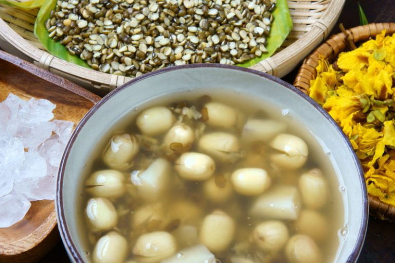 Lotus seeds can serve as food or medicine and can eliminate cancer cells.