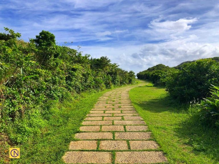 The beautiful hiking trail at Longdong Bay.