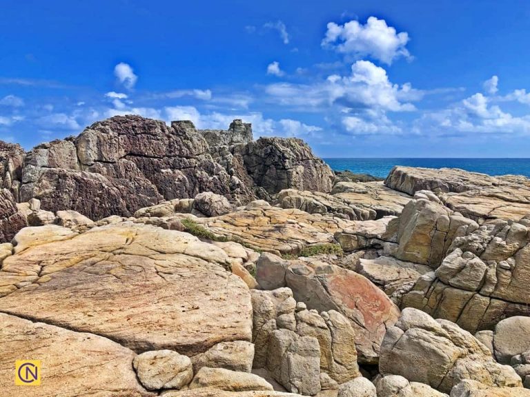 There are many peculiar rock formations along the coastline of Longdong Bay.