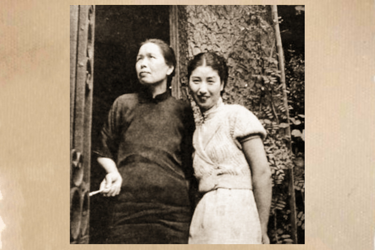 An old black and white photo of Chinese socialite and spy, Zheng Pingru, with her Japanese mother.