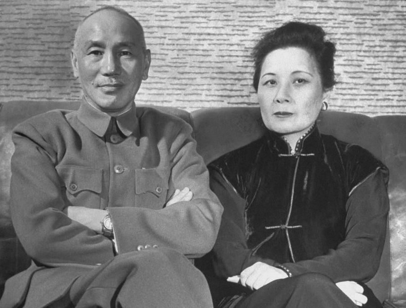 The relocation of the Nationalist Government to Chongqing allowed Anna Shen to get close to Chiang Kai-shek and Soong Meiling and receive their military strategies in person.