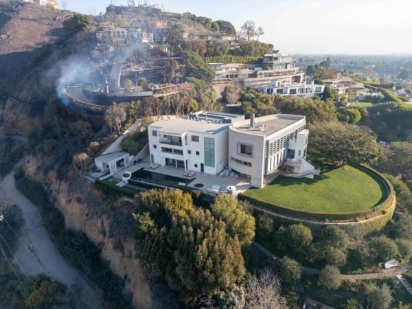 While neighboring homes were reduced to rubble, the Hanks’ estate remained miraculously intact, not even visibly scorched by the fire.