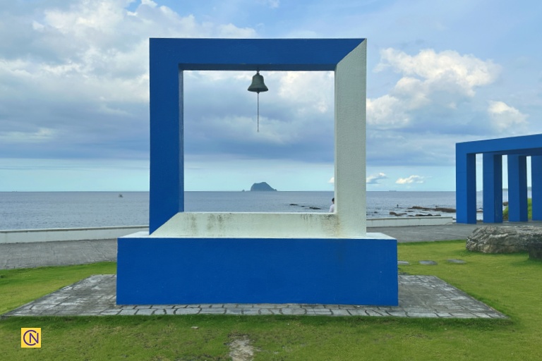 Visitors can ring the symbolic 'Bell of Happiness' at Wanli Happiness Plaza for a memorable experience.